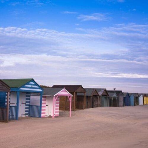 Beach Hut Nautical Seaside Scene Canvas Wall Art Hanging Picture 48cm RRP £20