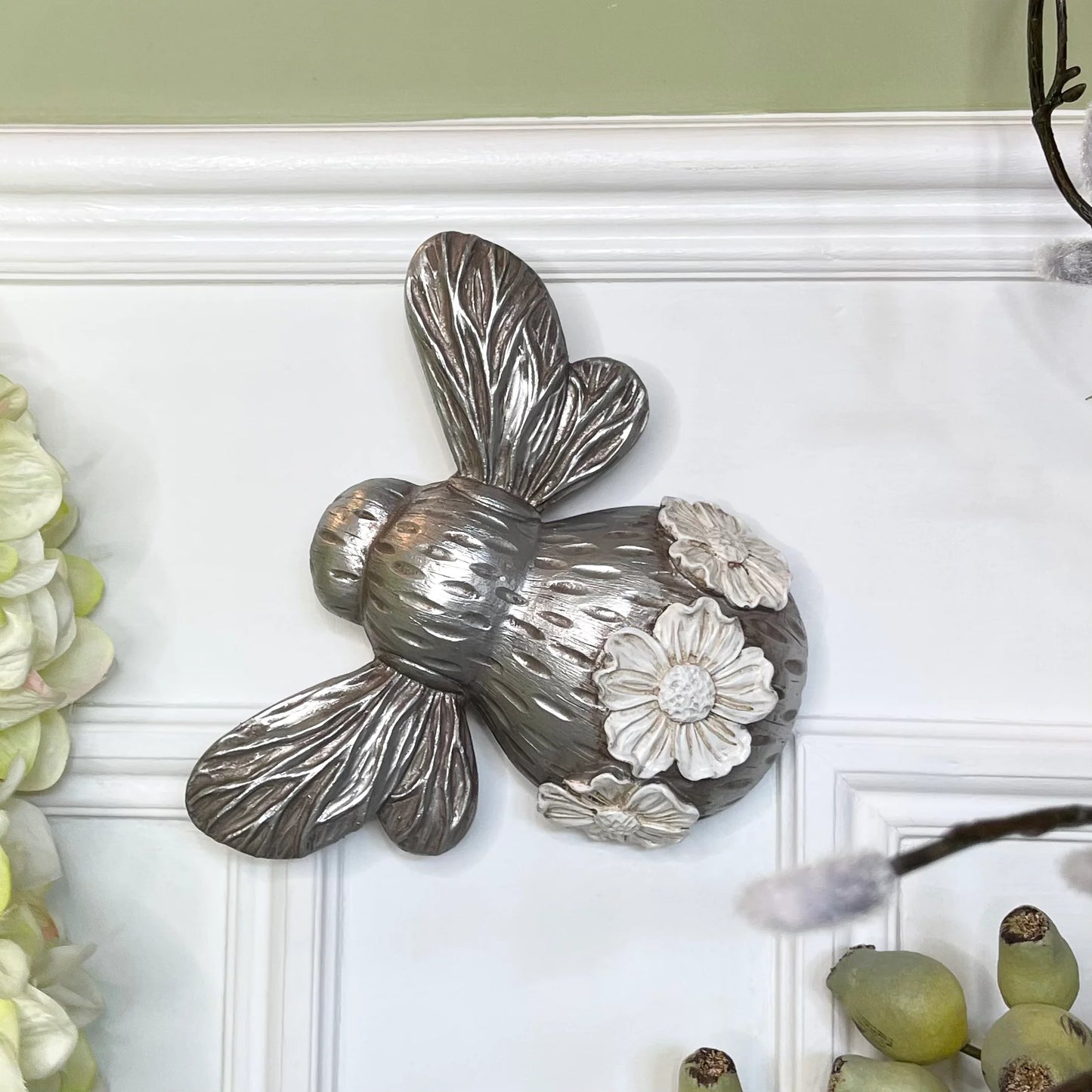 Daisy 3d Bee Ornament